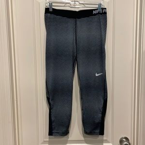 Women’s Nike Pro Capri Tights Leggings, size XL